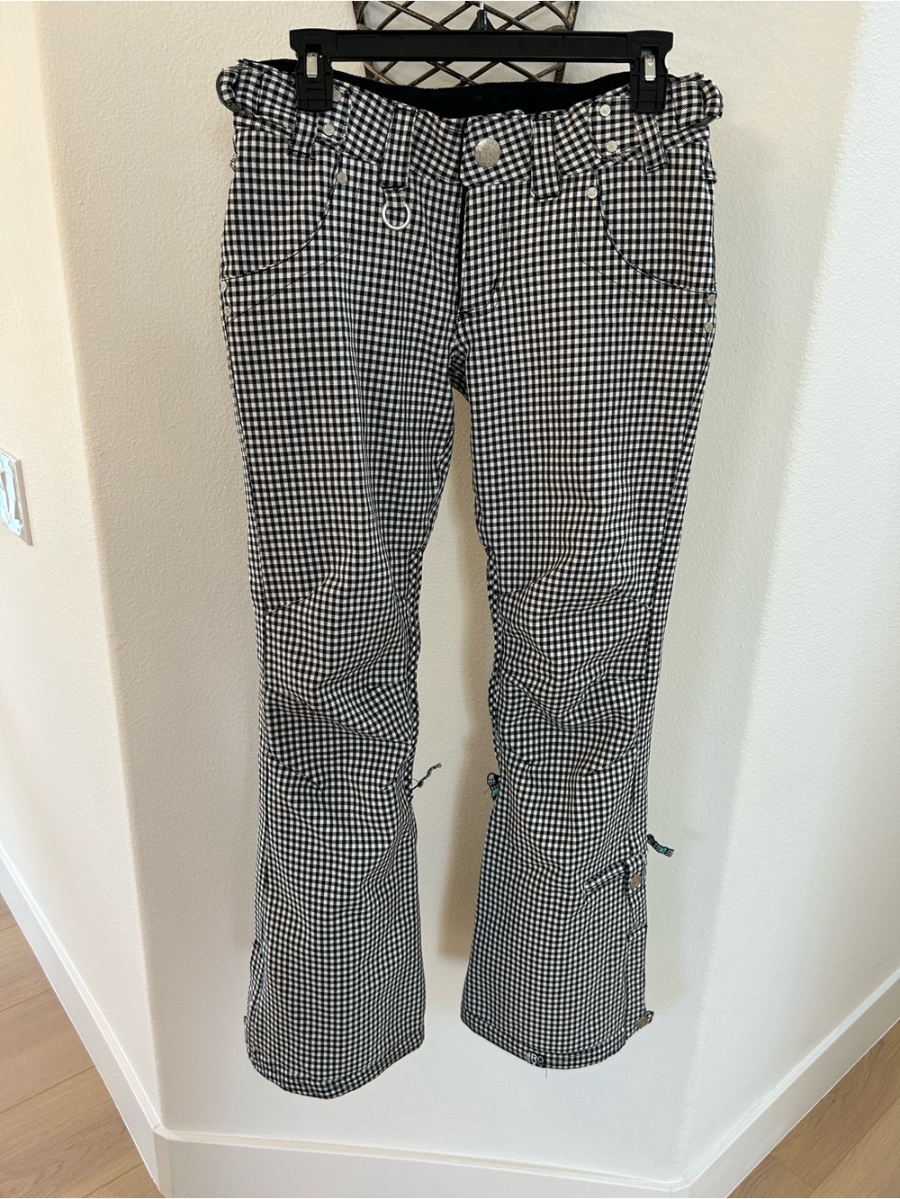 Unisex Roxy 5000 Special Edition Black and White Snow Pants. Sz XS